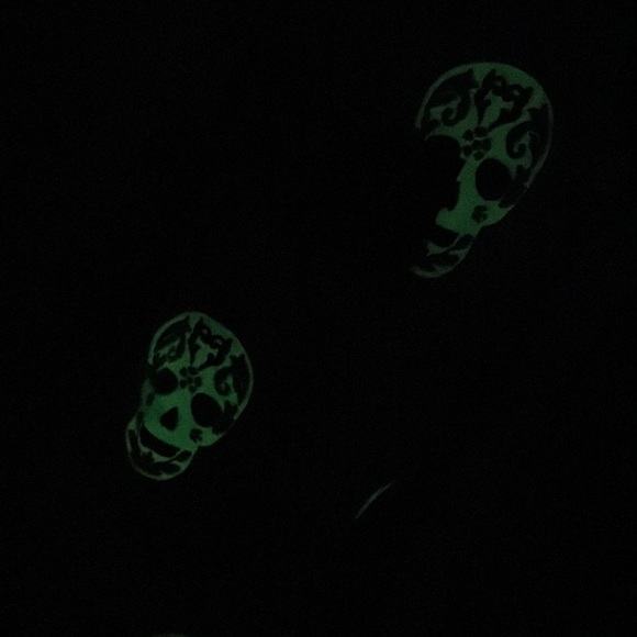 Urban Domain Skull Glow In The Dark Throw - Picture 3 of 5